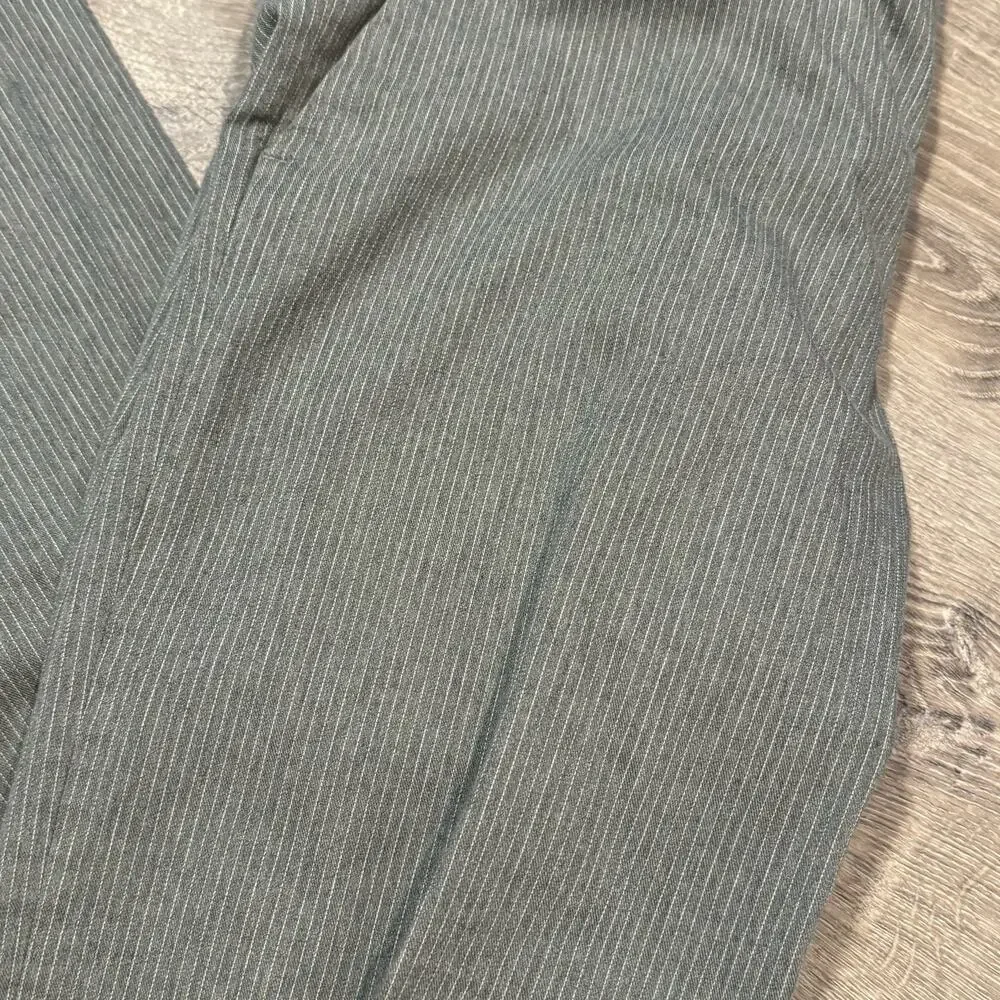 Express Men's Grey and White Pinstriped Dress Pant Size 32 - Picture 3 of 8